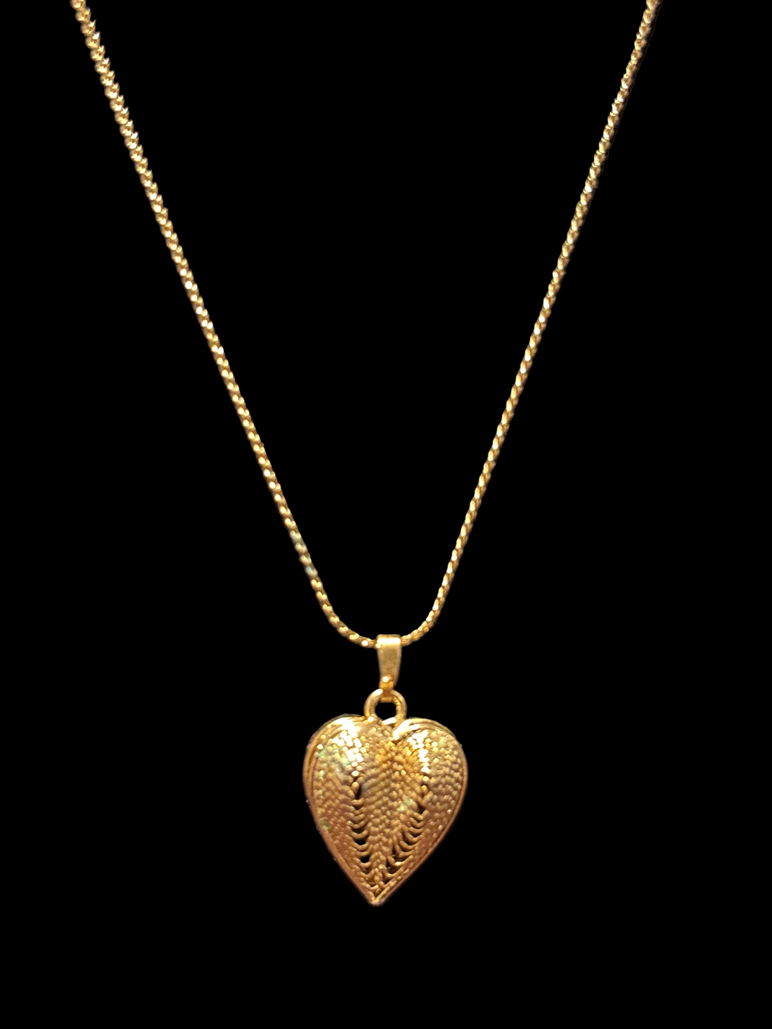 Vintage gold heart pendant necklace
