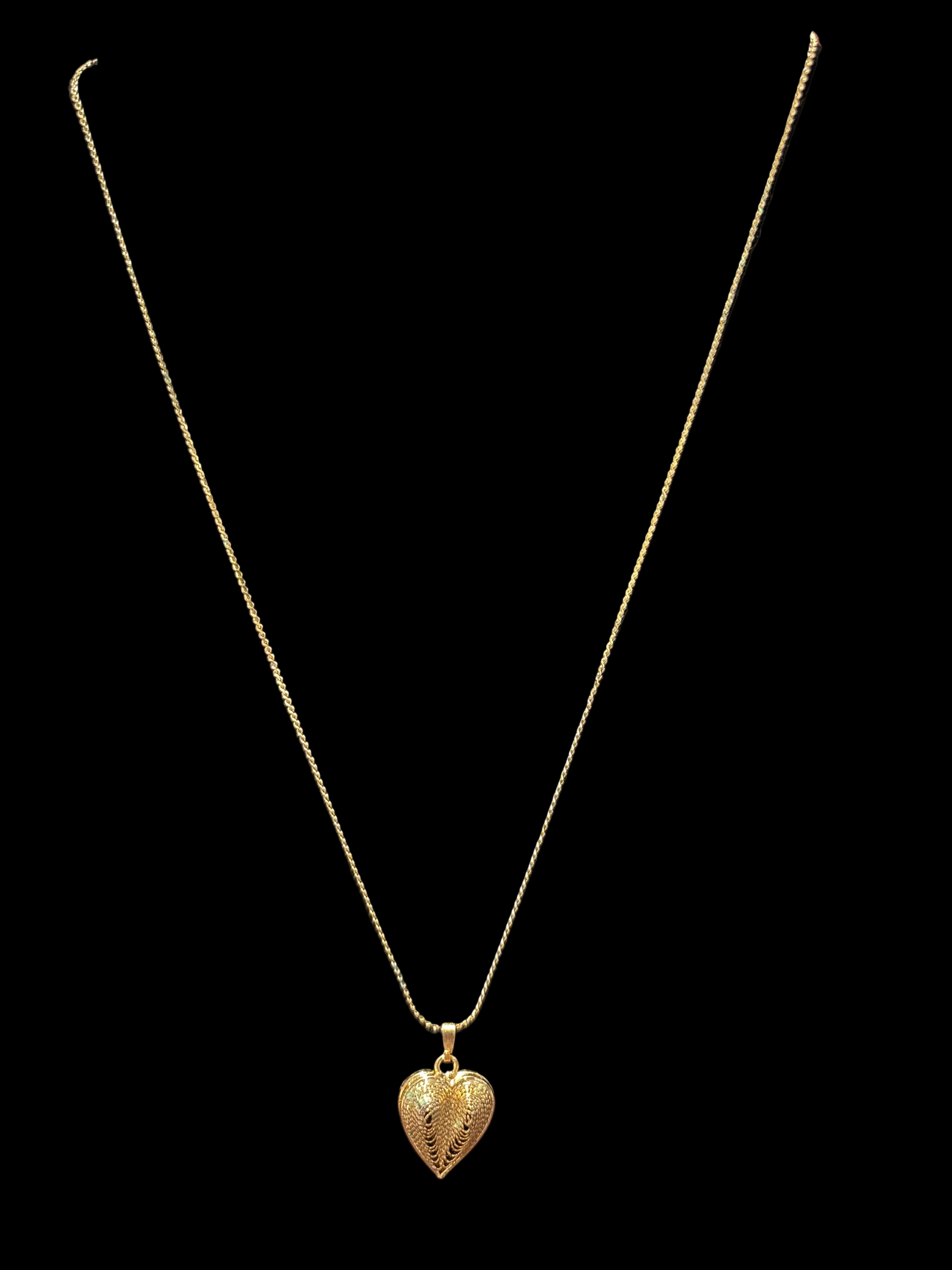 Vintage gold heart pendant necklace