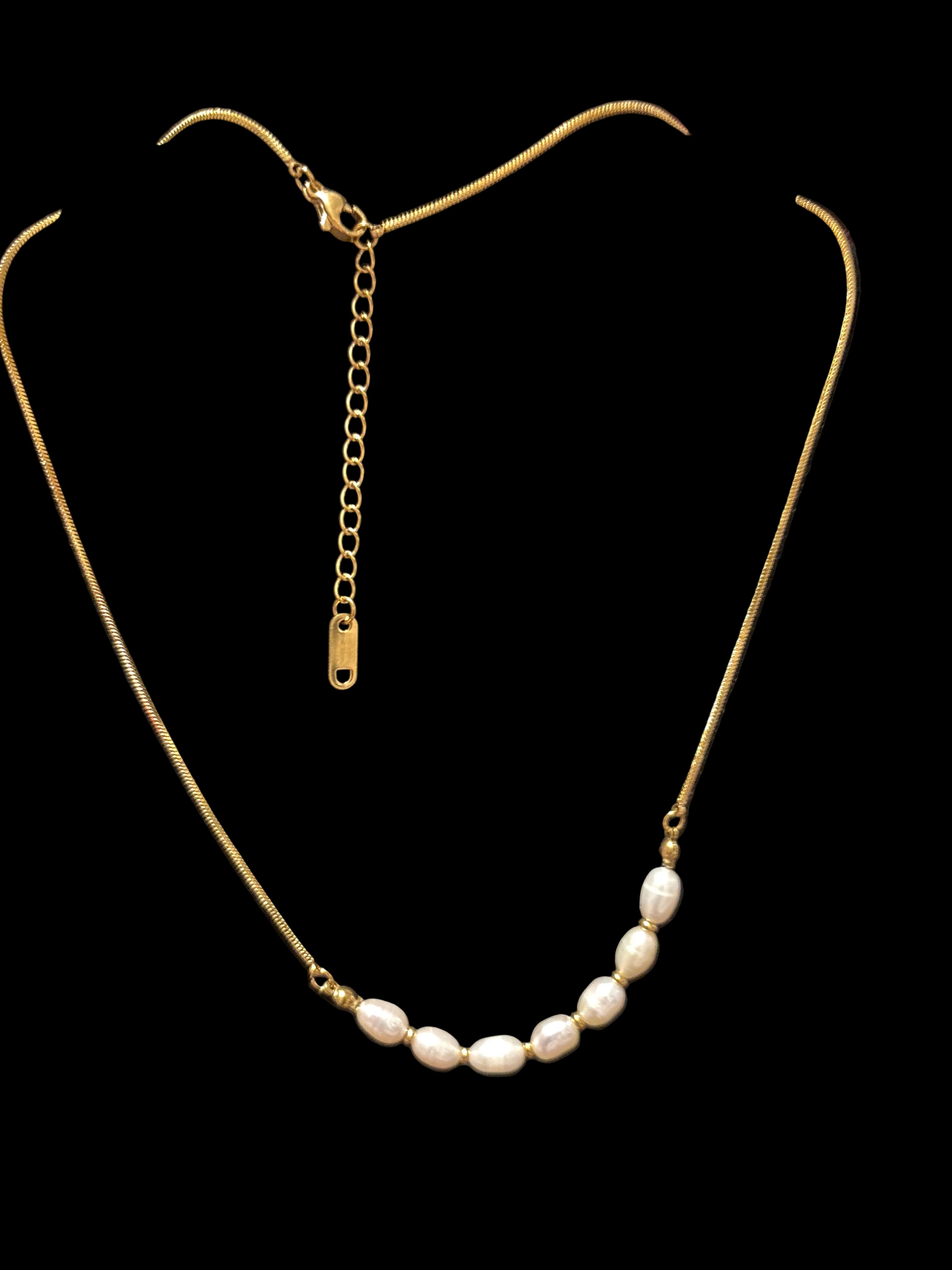 Vintage Pearl and gold tone necklace